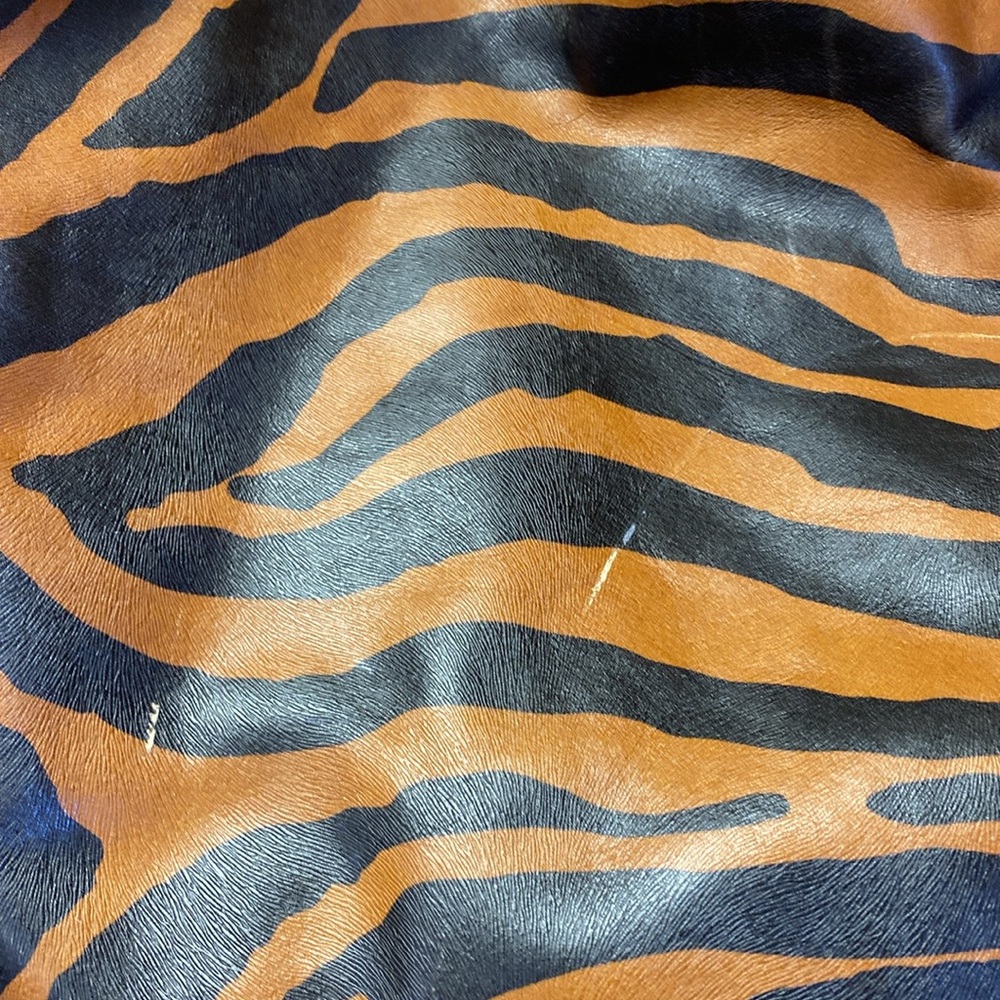 GUC Dooney and Bourke Tiger print tote purse. - Picture 6 of 7